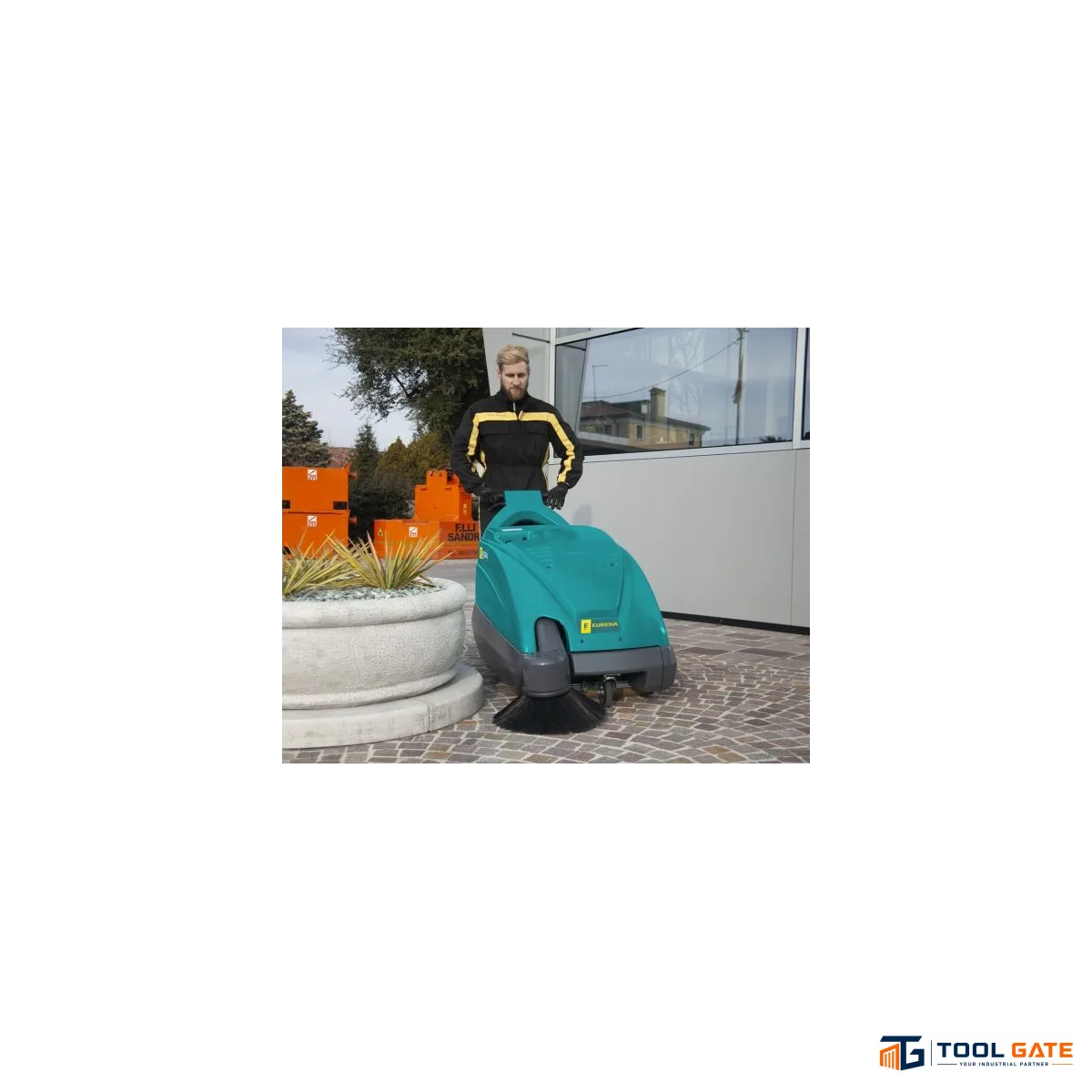 ماكينة كنس أرضيات  شوارع وممرات Eureka KOBRA EB – بطارية
