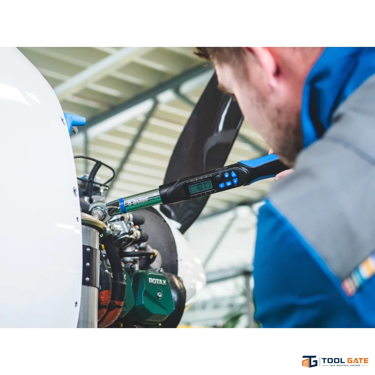 مفتاح عزم ديجيتال - Digital Torque Wrench 1/2 بوصة 6.8–135 نيوتن متر يونيور سلوفيني موديل 266