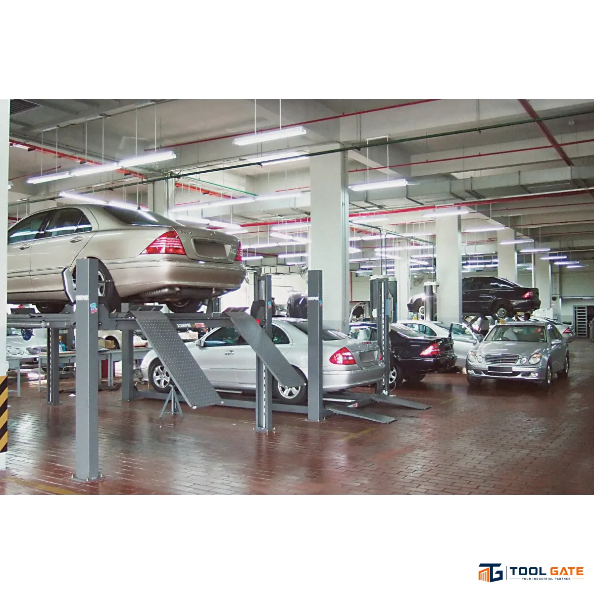 كوريك سيارات كهروهيدروليك 4 أعمدة حمولة 4 طن Ravaglioli RAV4401